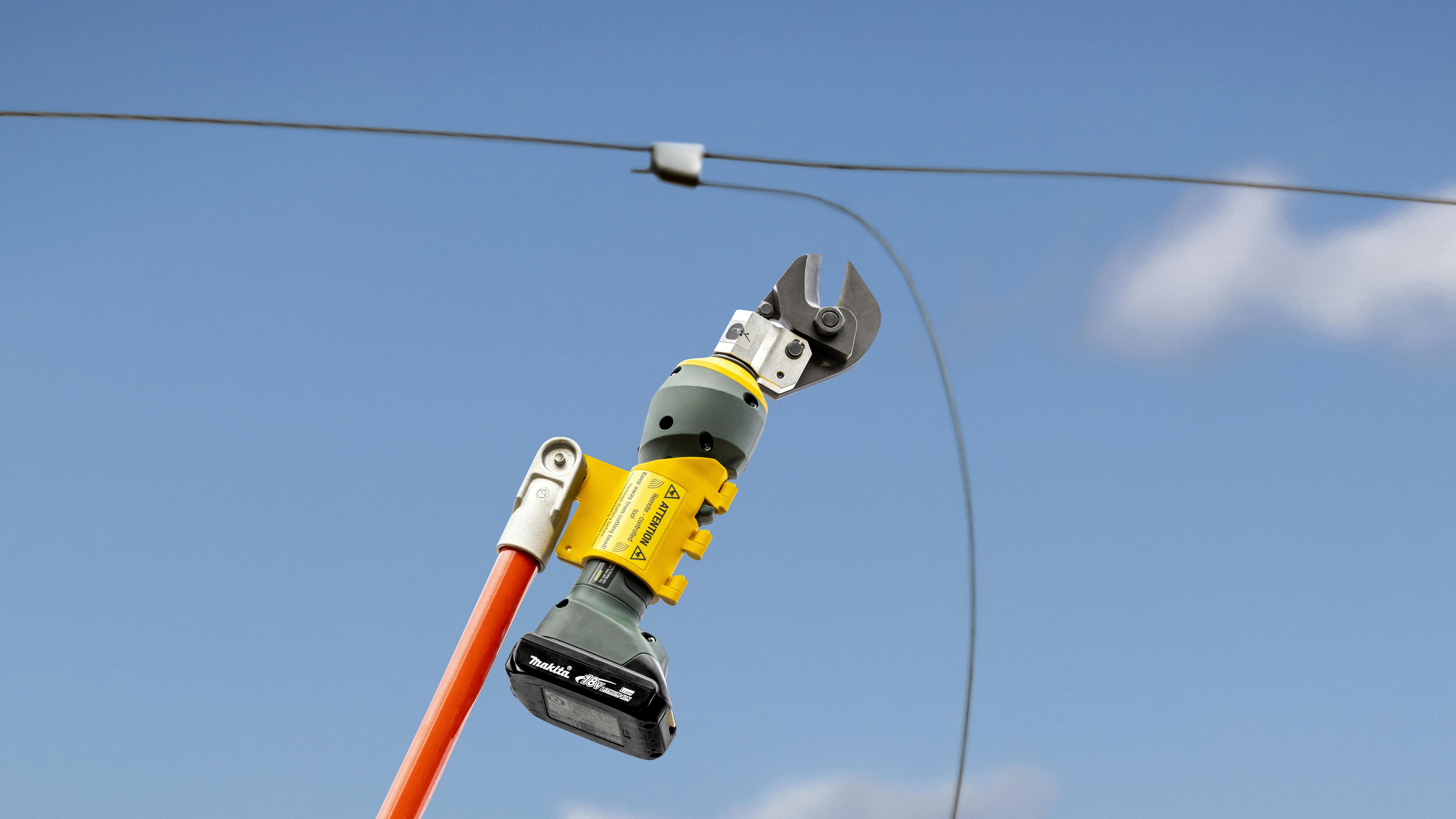 68d6ece54a4a62287511f6d3 Greenlee Remote Overhead Cable Cutter Image 2