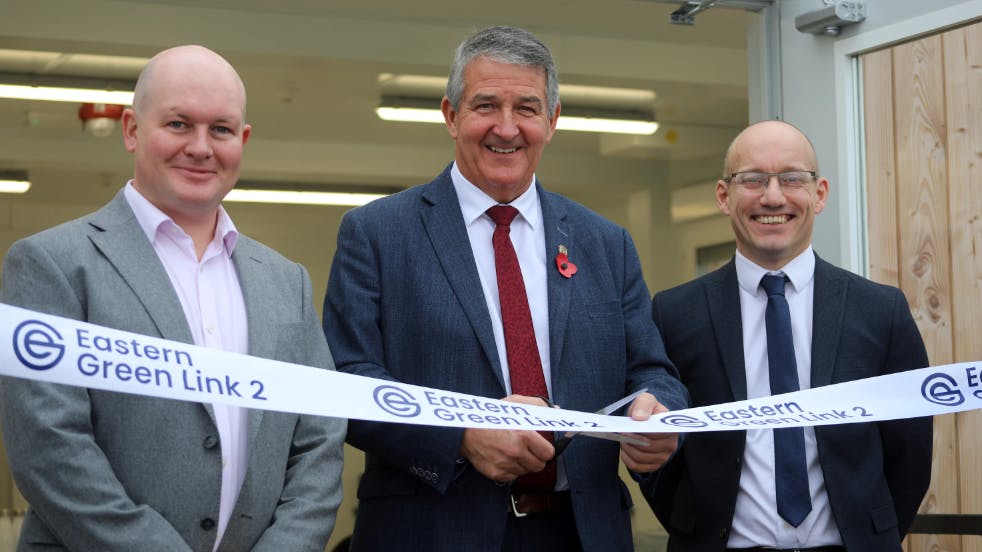 Jim Buchan, Chair of the EGL2 Peterhead Community Benefit Fund, cutting the ribbon to formally open the visitor hub, alongside the EGL2 Project Director, Fion&aacute;n Doonan (left) and SSEN Transmission&rsquo;s Programme Director of Joint Ventures, Ricky Saez (right).