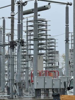 The DC is reconstituted at 345 kV and injected into the New York Power Authority’s Astoria substation. The DC is reconstituted at 345 kV and injected into the New York Power Authority’s Astoria substation.