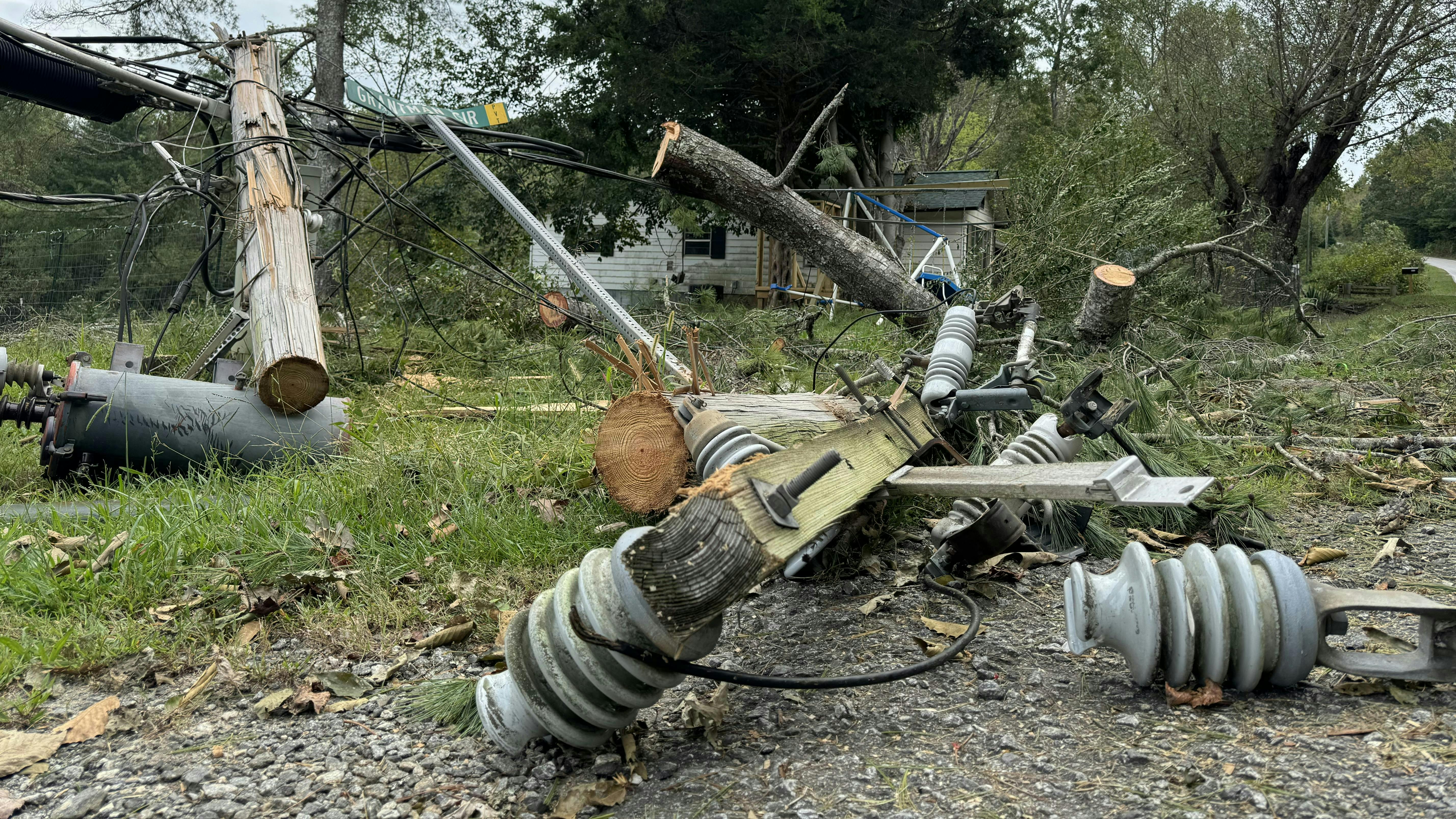 hurricane damage power lines down
