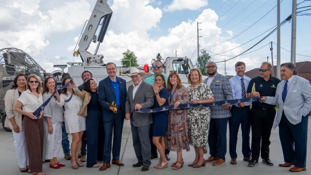 people at ribbon cutting