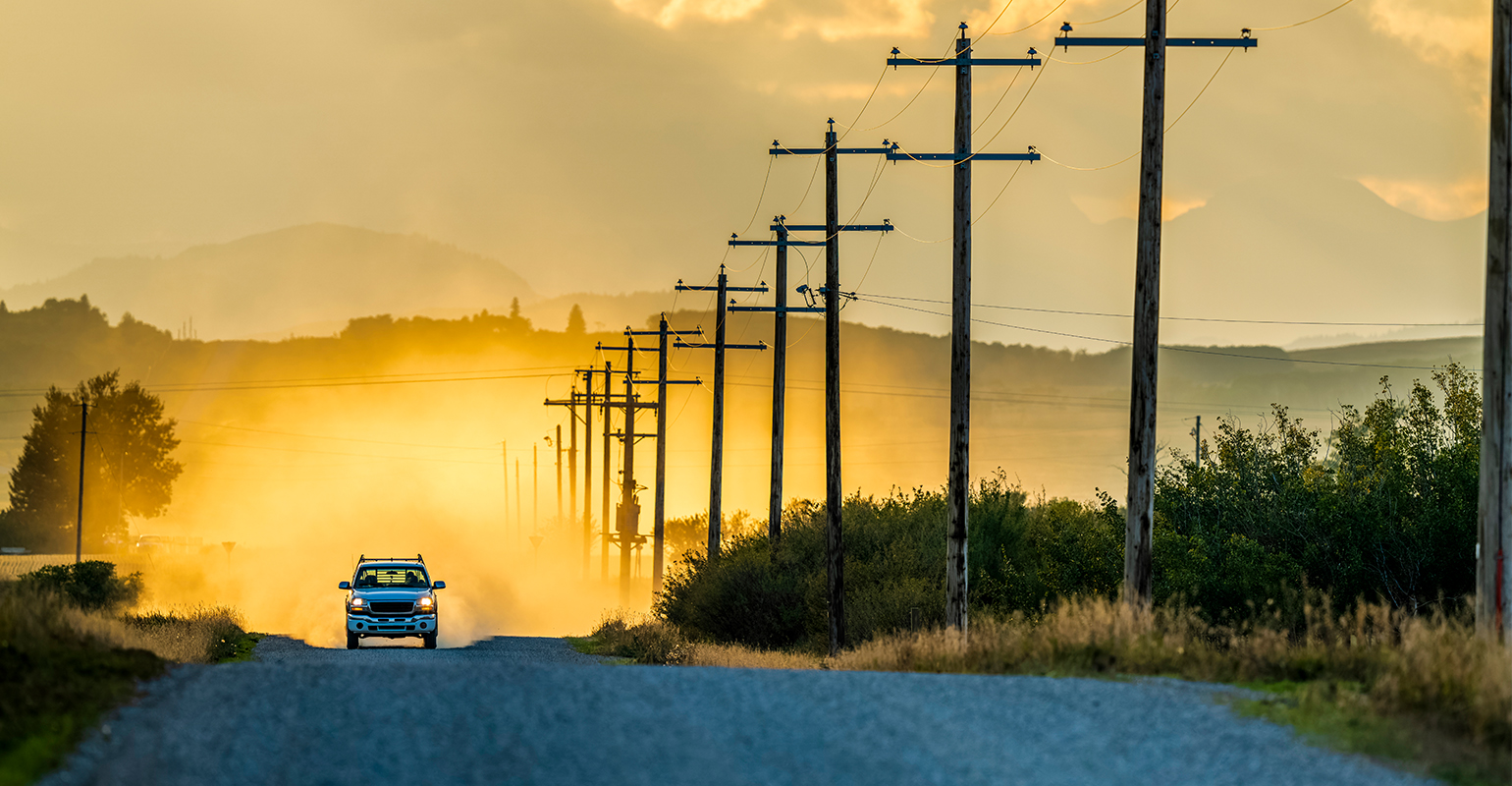 eatonruralroadalbertapickuputilitypolegetty1317869