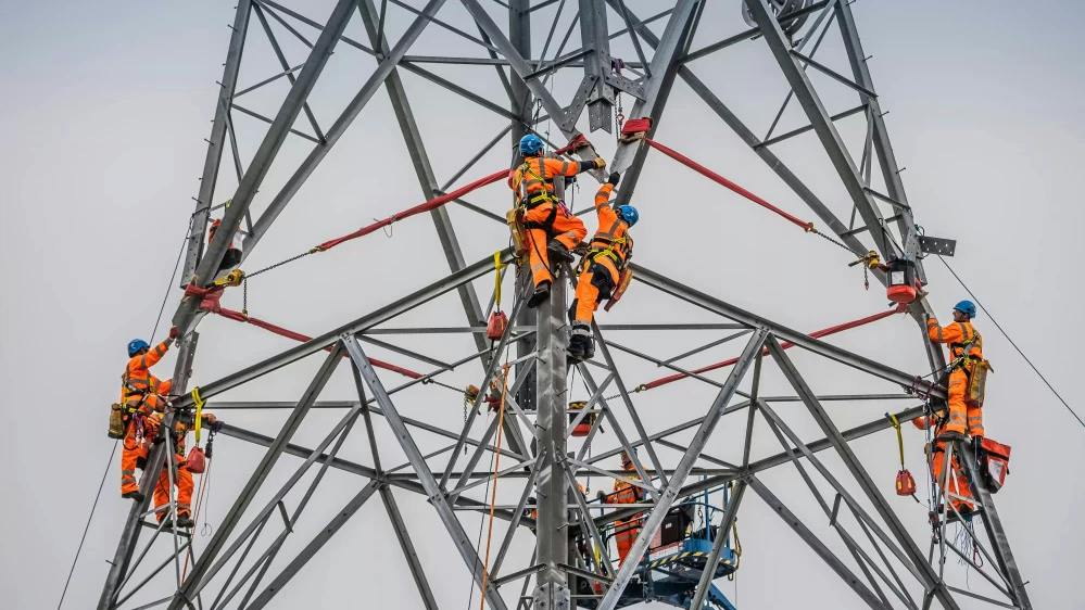 Powerline technician operatives participating in the National Grid great grid partnership. | Credit: Murphy Group