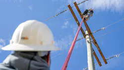 lineworkers_can_reset_the_linedefender_recloser_fr