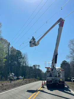 The Alabama Power Connectivity Crew leverages being power space and communications qualified to use neutral spool racks for pulling fiber across the highway.